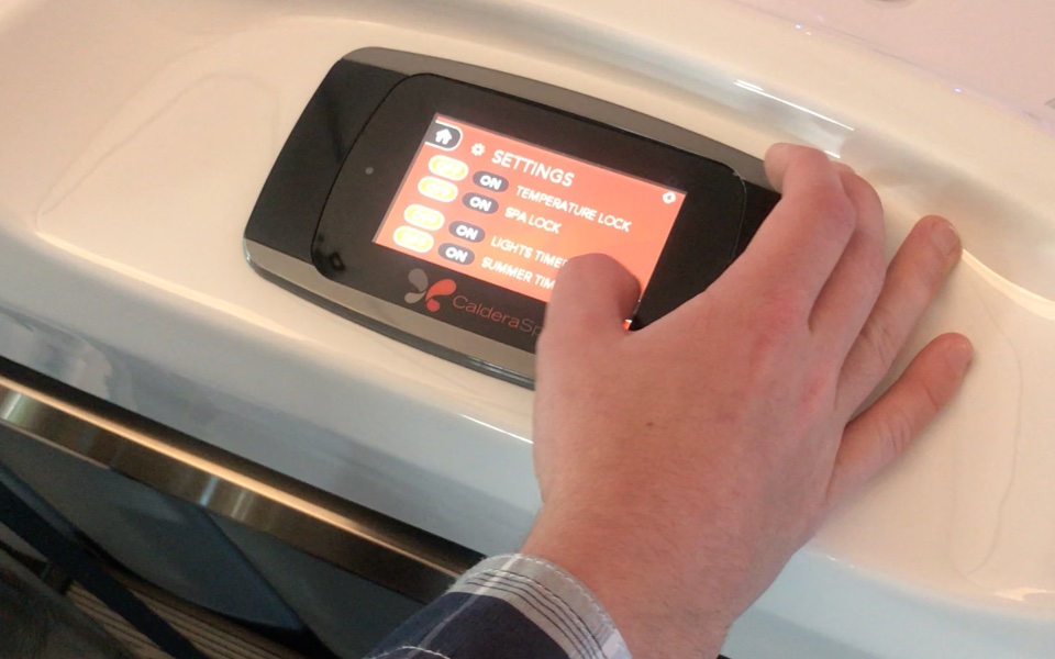 Touchscreen ovládací panel